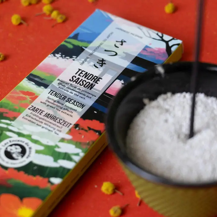 Tradícionális japán füstölőpálcika, kevés füsttel - üde, friss, virágos illat - életöröm, jókedv, vidámság